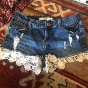 Lace trim jean shorts